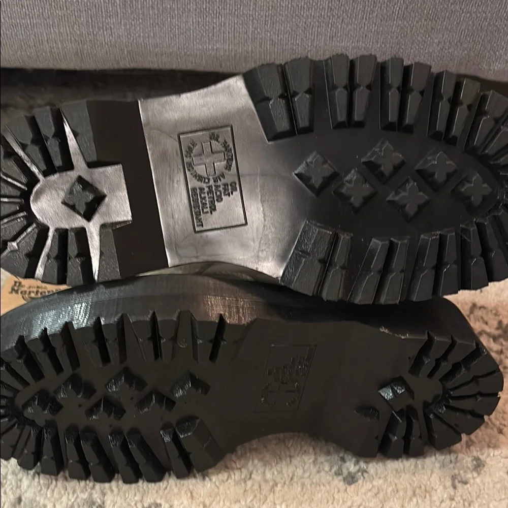 Dr. Martens White Chelsea Boots size 7 new! - Picture 5 of 5